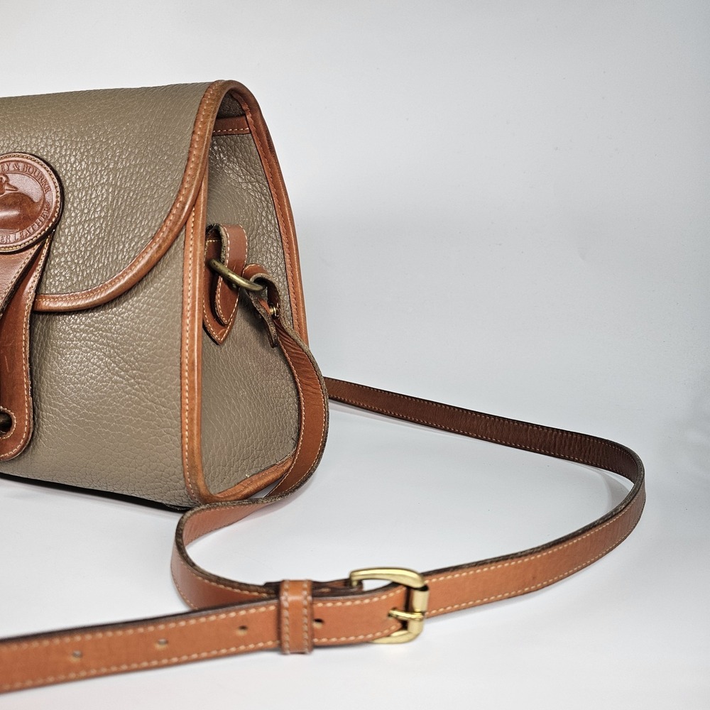 Vtg 90's Dooney & Bourke All Weather Leather Crossbody Bag Essex Flap Tan USA - Picture 4 of 16